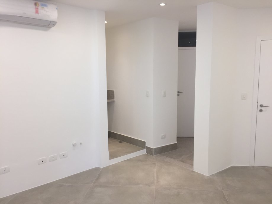 retrofit de conjunto comercial com piso em porcelanato