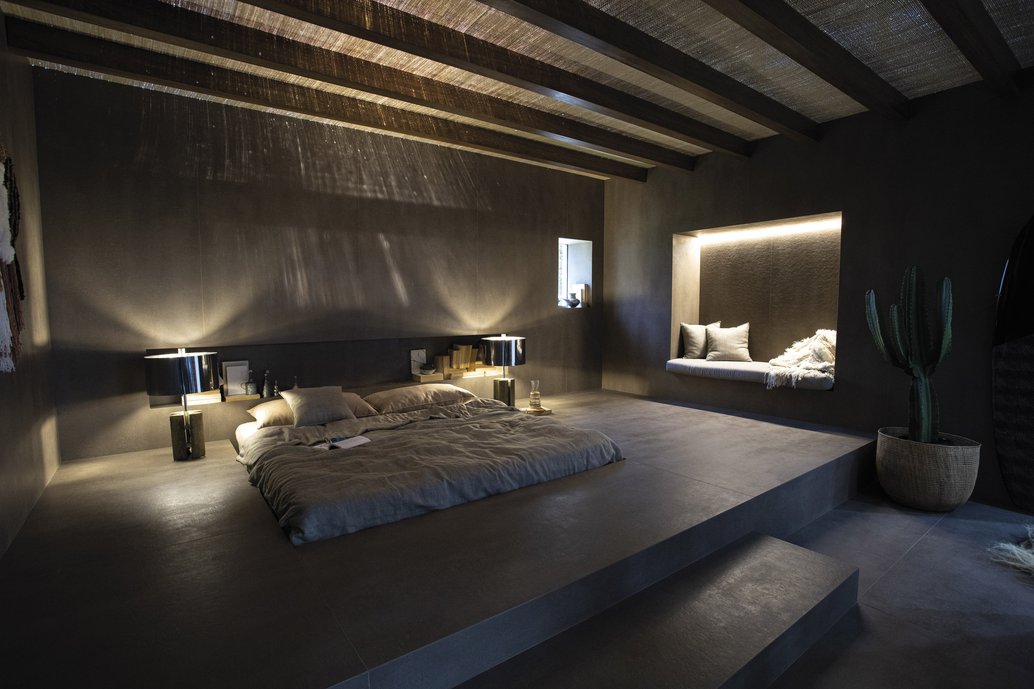 O espaço de Rosenbaum é um quarto natural, criando a sensação de um ambiente calmo para relaxamento e restauro das energias. O que possibilita esse resultado é o uso das Lastras, peças gigantes e com poucos recortes. O ambiente foi todo construído dentro do espaço, conferindo a impressão de se estar dentro de uma rocha, o que quase dispensa a presença de mobiliário.