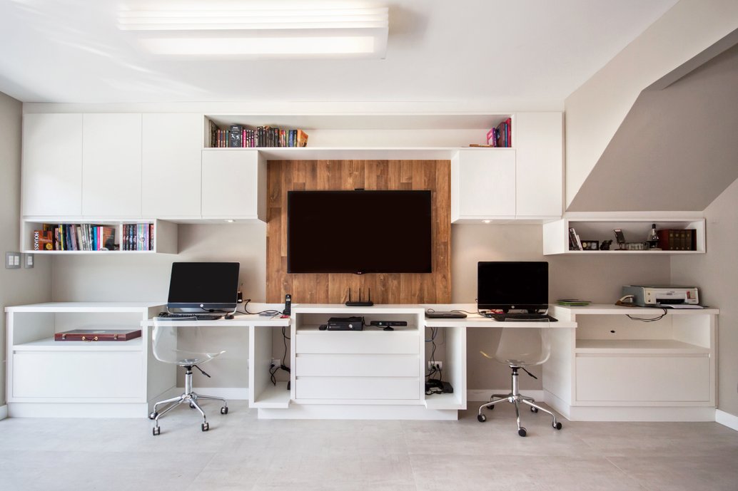 Home office para duas pessoas.