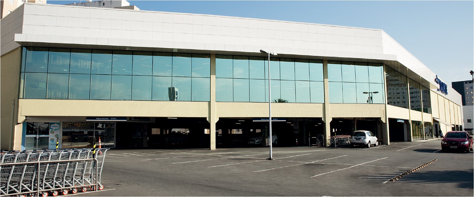 Supermercados Tauste - Sorocaba, SP - Equipe: Bagnato - Arquiteto: Fernando Esteves e Homero Perim