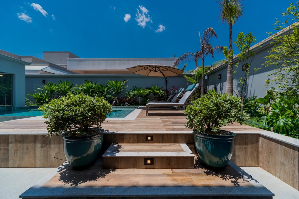 Deck / Piscina /Área Externa