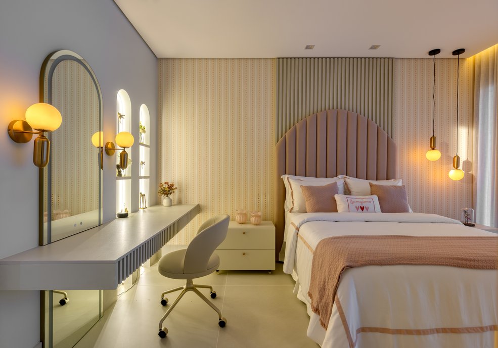 Quarto juvenil em tons de rosa