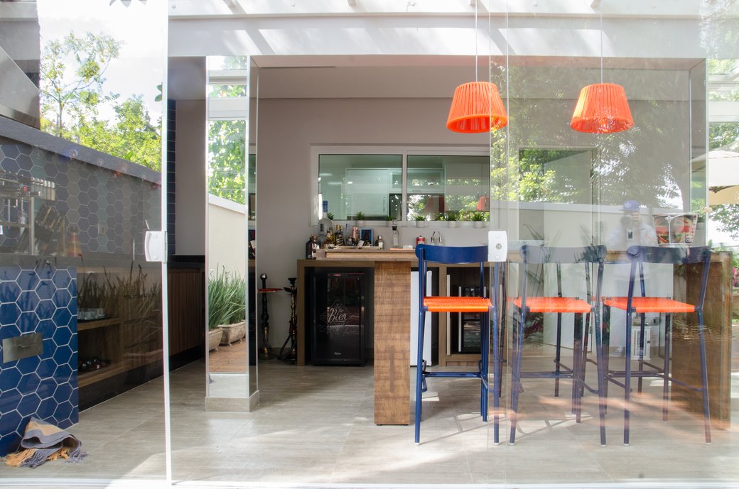 Espaço Gourmet Por Debora Rebelatto com porcelanato da linha comcretíssyma.
