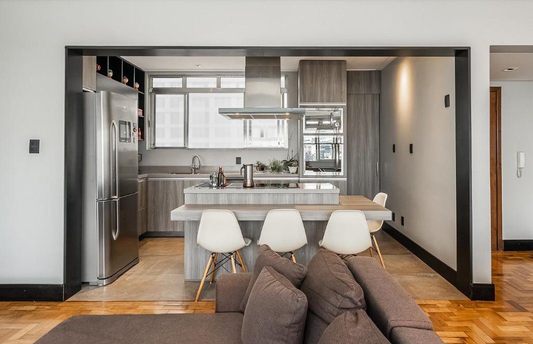 Vista da cozinha pela sala