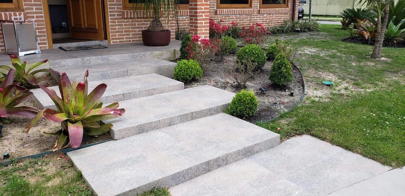 Degraus entrada revestido com porcelanato - Pietra Di Belini 45x90 ret