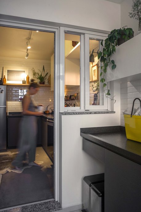 Projetar pra gente mesmo é um desafio! Projetar com pressa, mais desafiador ainda. Apartamento comprado, 3 meses para mudança! Assim foi...Pano de fundo contemporâneo, e todas nossas artes e loucuras no decór! Bem vindos ao meu lar...