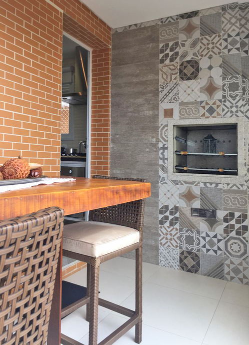 Varanda Gourmet - Churrasqueira revestida com Rio Retrô 20x20 e Concretyssima Relevo 60x120