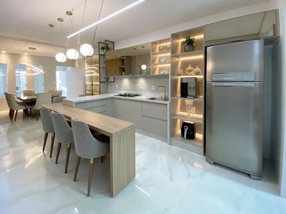 Cozinha elegante, moderna e confortável