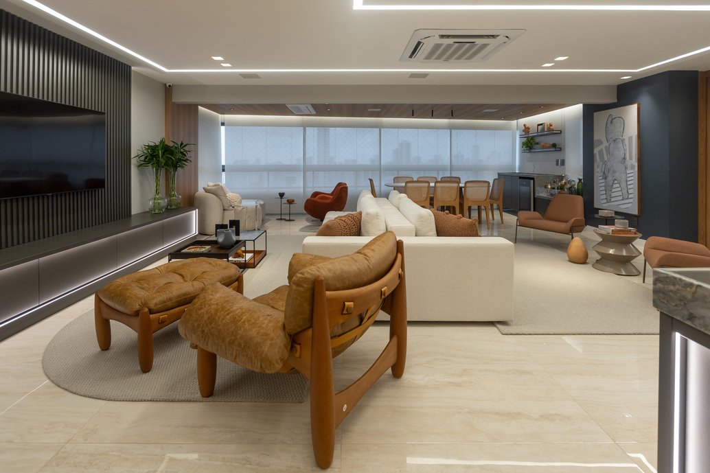 Uma sala com 4 ambientes, super integrada, possibilitanto receber amigos e curtir momentos em família. 
