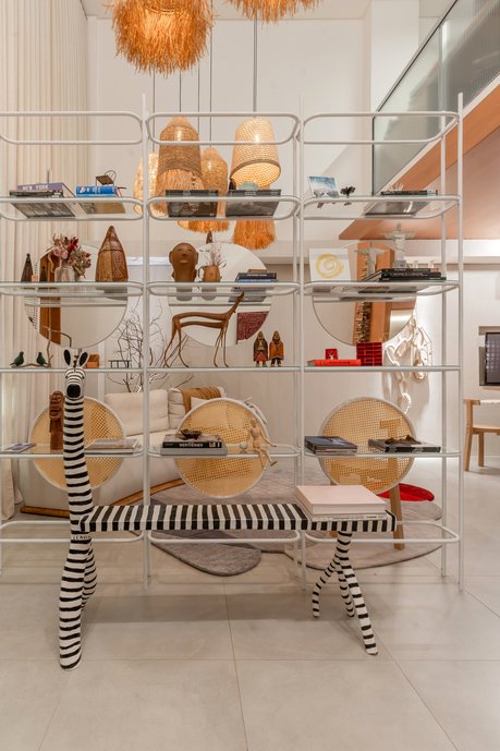 Banco de zebra, móvel artesanal, artesanato feito à mão no armário; colecionador de arte popular