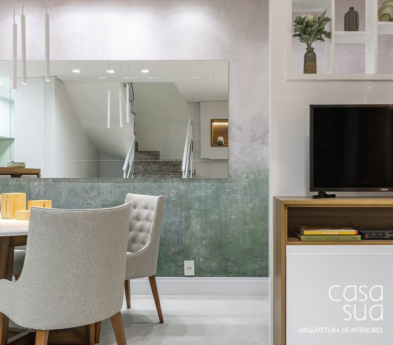 Sala integrada; degradê na parede