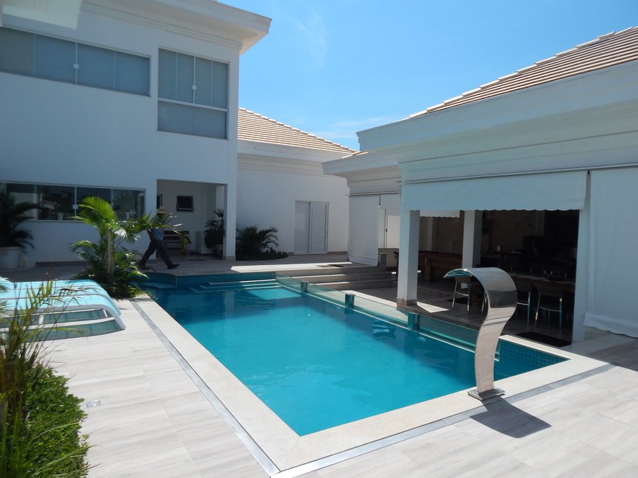Piscina e área externa, casa Mato Grosso.piscina com colors cancun 4,5x4,5 e área externa deck teca suave ext.