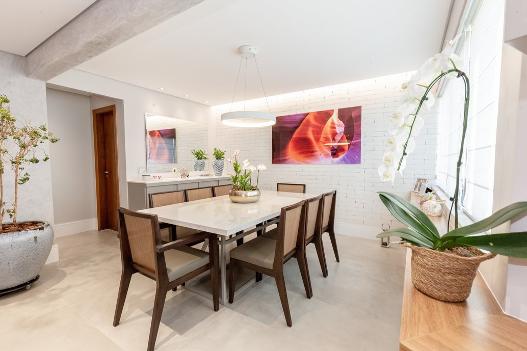 Sala de Jantar com mesa feita sob medida com Lastra Portobello