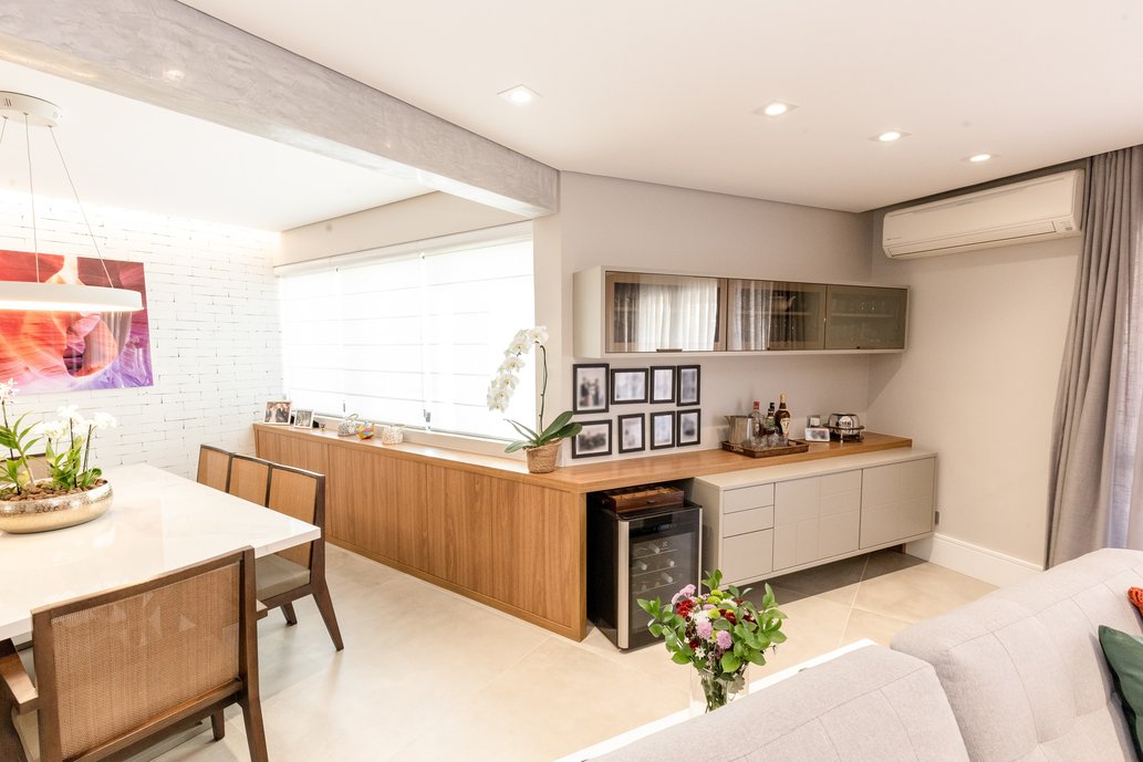 Sala de Jantar com mesa feita sob medida com Lastra Portobello