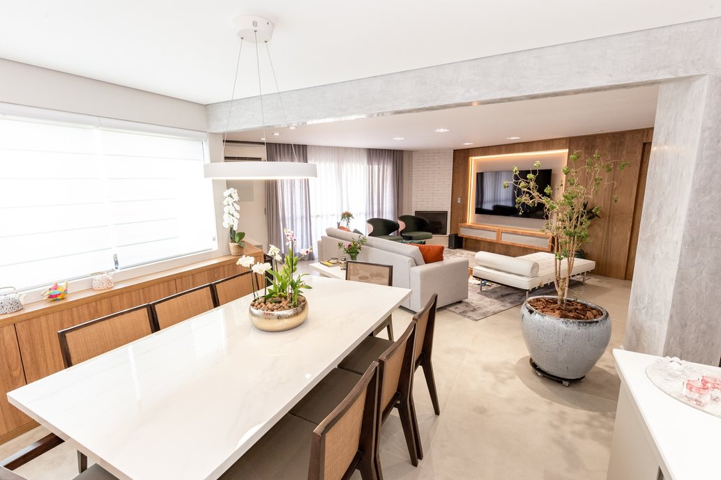 Sala de Jantar com mesa feita sob medida com Lastra Portobello