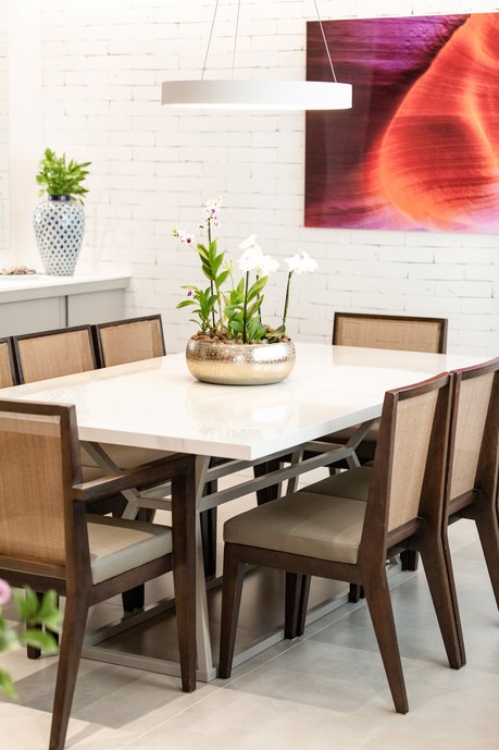 Sala de Jantar com mesa feita sob medida com Lastra Portobello