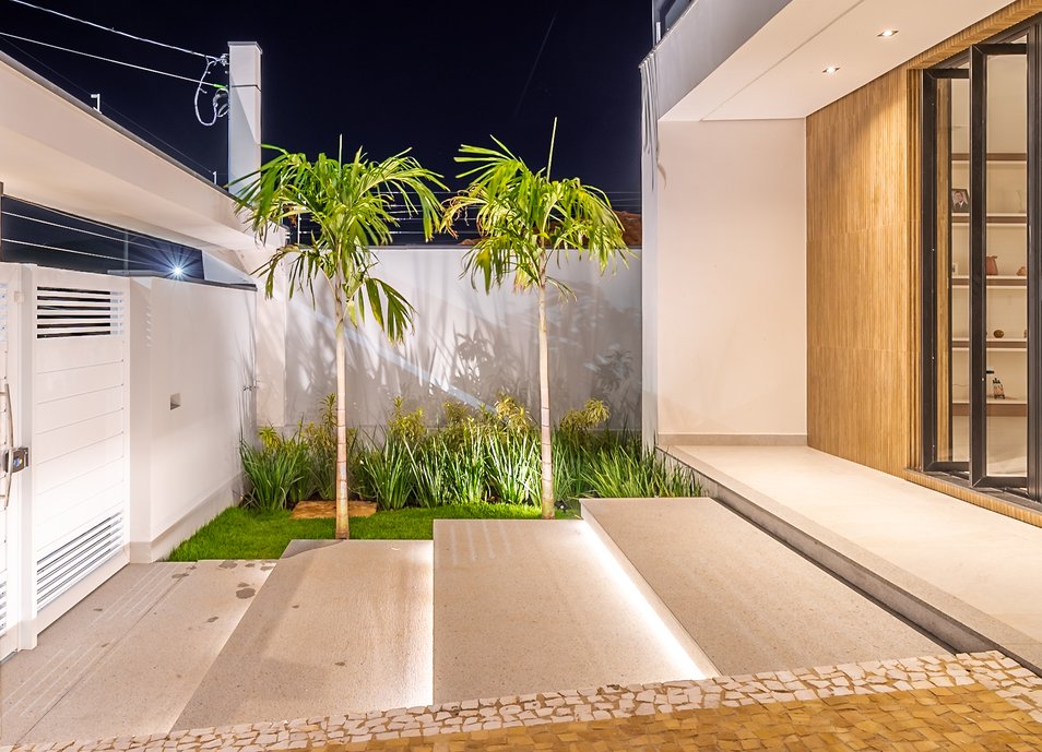 Projeto de Retrofit de Fachada, Interiores e Paisagismo de uma casa localizada em São João da Boa Vista-sp