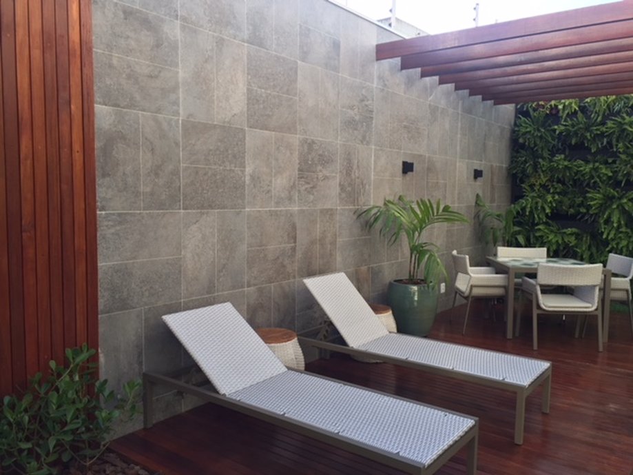 Área com Piscina