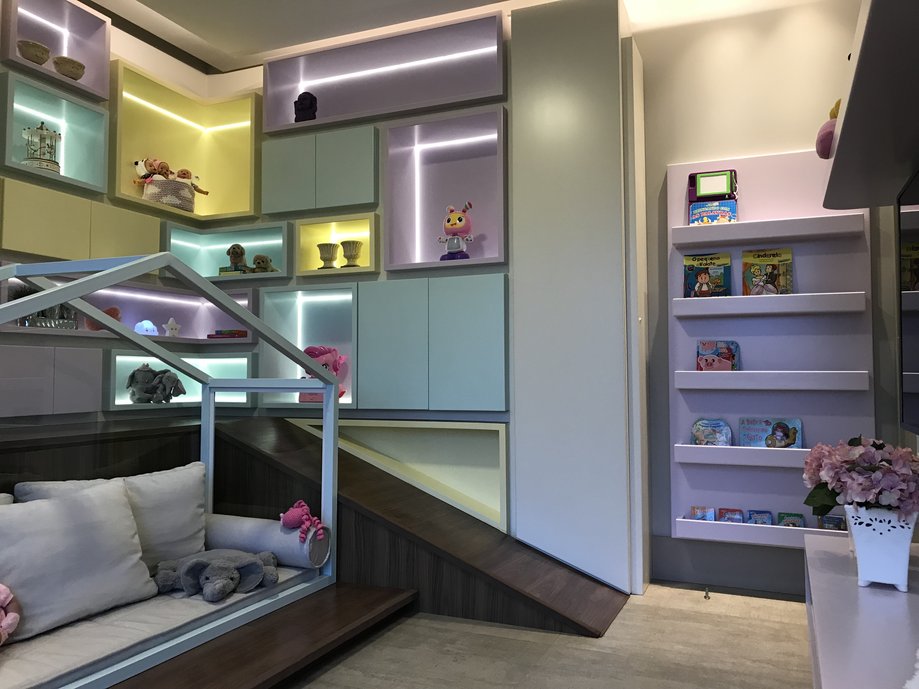 Quarto de criança colorido com led