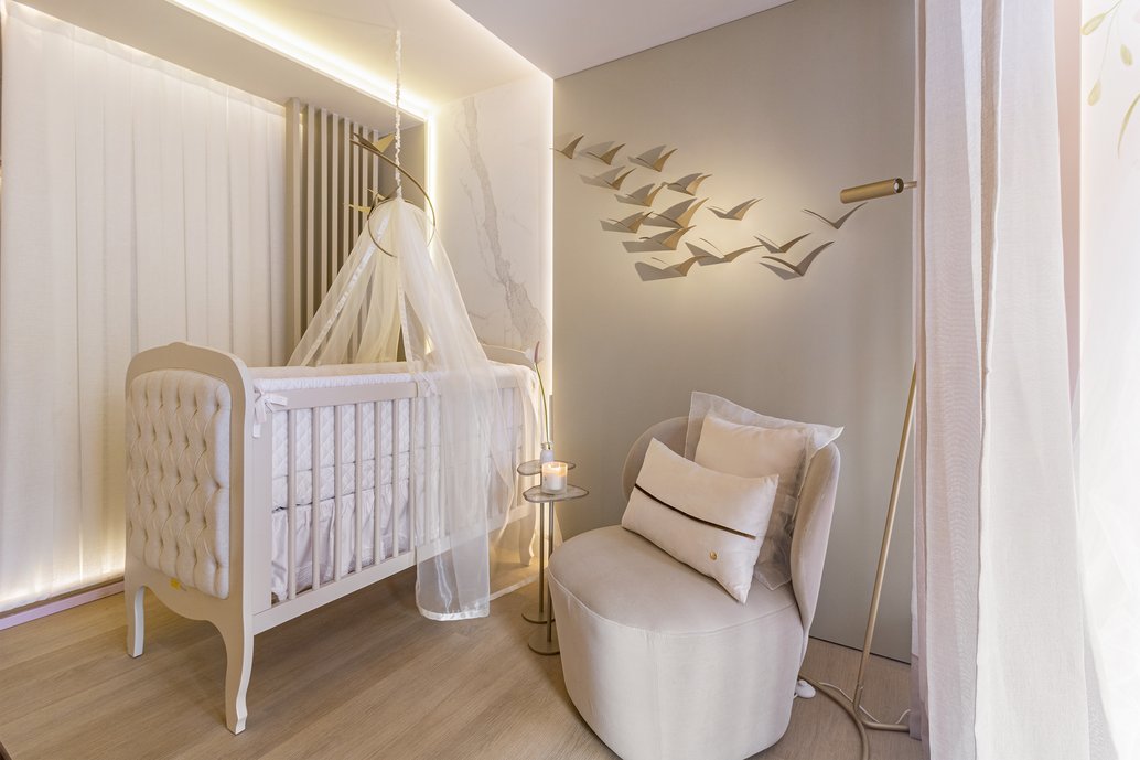 Quarto de bebê; berço; decoração sofisticada infantil