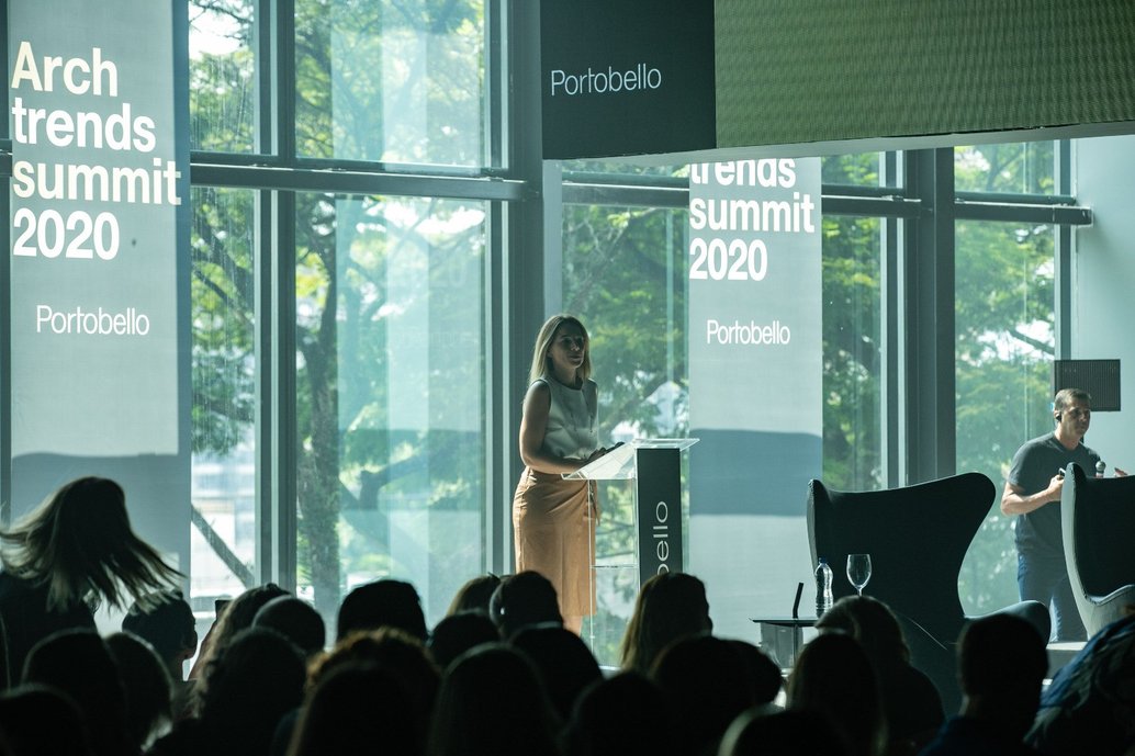 Jornalista Juliana Peixoto apresenta Archtrends Summit 2020.