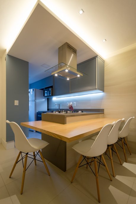 // REFORMA // Cozinha integrada a sala por Costalonga Arquitetura I Interiores.