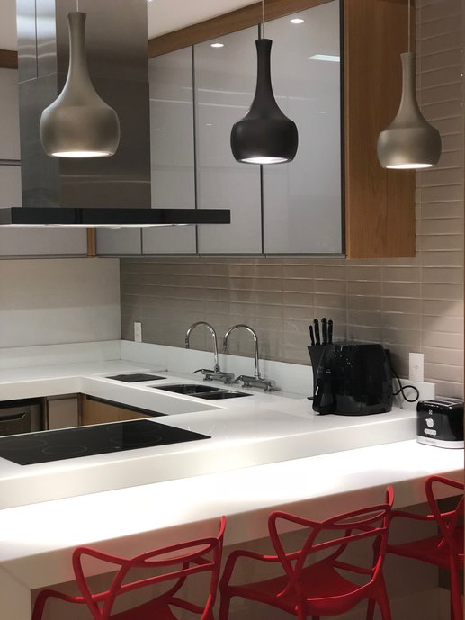 Fotos de uma cozinha, na qual utilizei Liverpol Argento e Mineral nude
