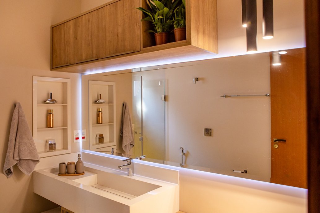 BANHEIRO CONTEMPORÂNEO CHEIO DE ESTILO 