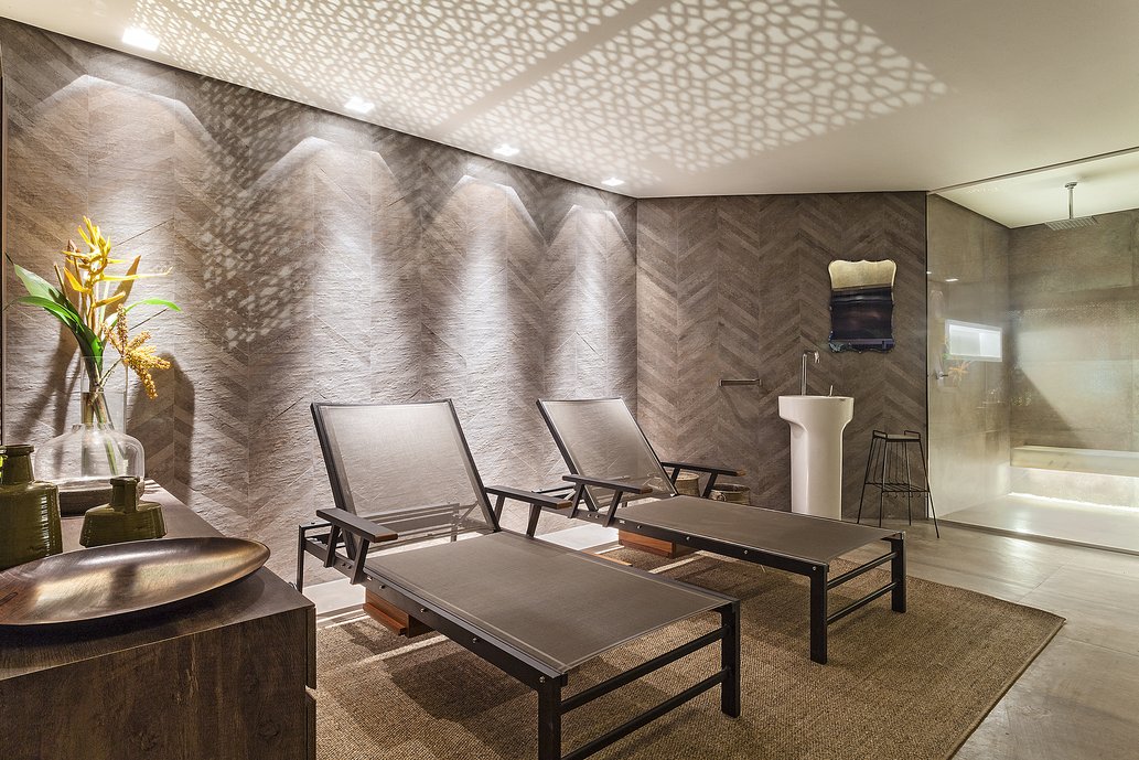 Sauna Casa Victor Dzenk por CoGa Arquitetura em Gibraltar ASH Chevron Natural 30x60 e Concretissyma Wine 60x120
