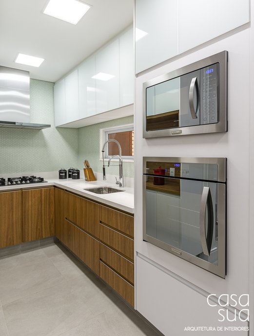 Cozinha com porcelanato tipo cimento