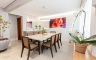 Sala de Jantar com mesa feita sob medida com Lastra Portobello