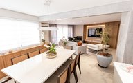 Sala de Jantar com mesa feita sob medida com Lastra Portobello
