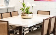 Sala de Jantar com mesa feita sob medida com Lastra Portobello