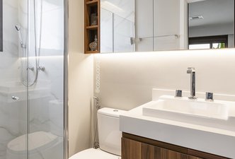 Banheiro em porcelanato mármore