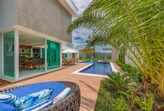 CASA W