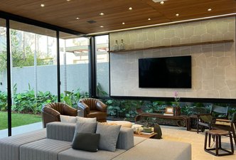 Harmonia Natural e Sofisticação: Um Refúgio de Conforto com Estética Contemporânea