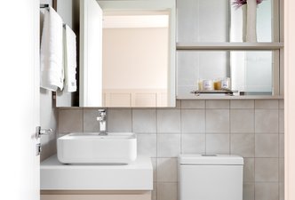APARTAMENTO E | L - BANHEIRO SUÍTE 01