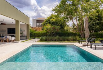 Piscina — Protagonismo da materialidade