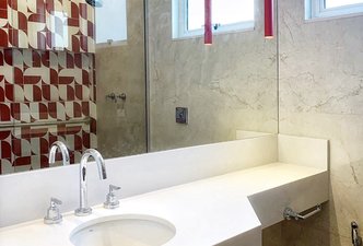 Banheiro marcado pela Arquitetura Moderna 