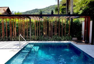 Área de Lazer com Piscina e Cozinha Gourmet