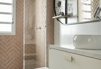 Banheiro com Pegada de Lavabo