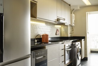 Cozinha Integrada com porcelanato hexagonal 