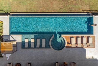 Lounge externo e Piscina - CASA GALÍCIA