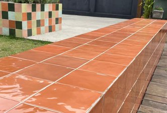 Jardineiras de temperos e bancos London Bristrô