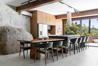 Refúgio Raízes na Praia do Rosa: A Arquitetura que Abraça a Natureza