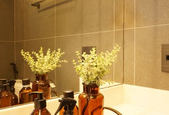 BANHEIROS CLEAN E ELEGANTES COM MS. BARCELONA