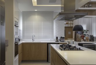 Ambientes Compartilhados em Tons Neutros