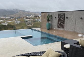 Piscina Borda Infinita 
