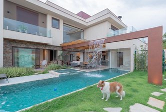 piscina com cascata
