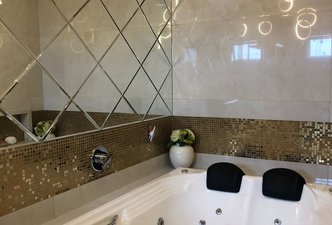 Banheiro dourado da Suíte 